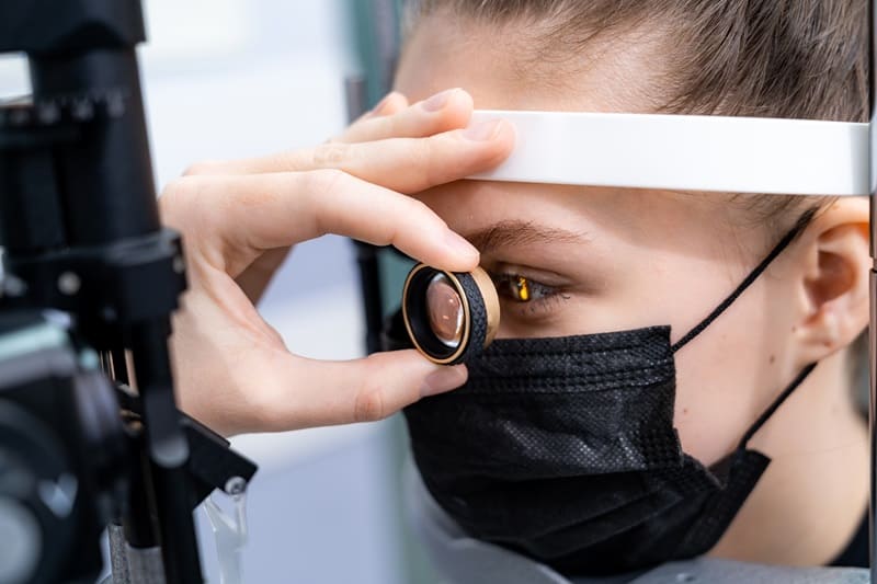 Capsulotomía e iridotomía láser